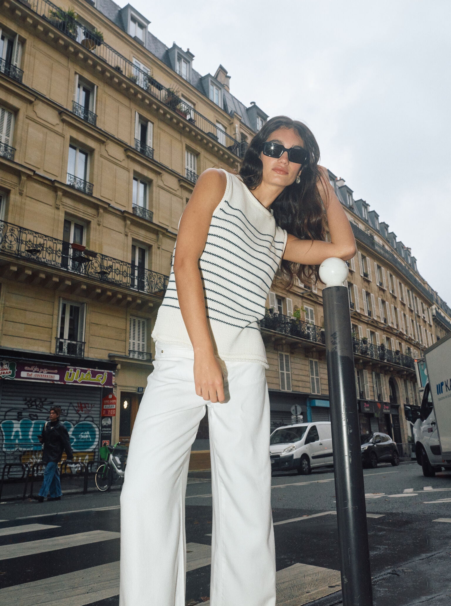 Modelshot / Ecru / Detail